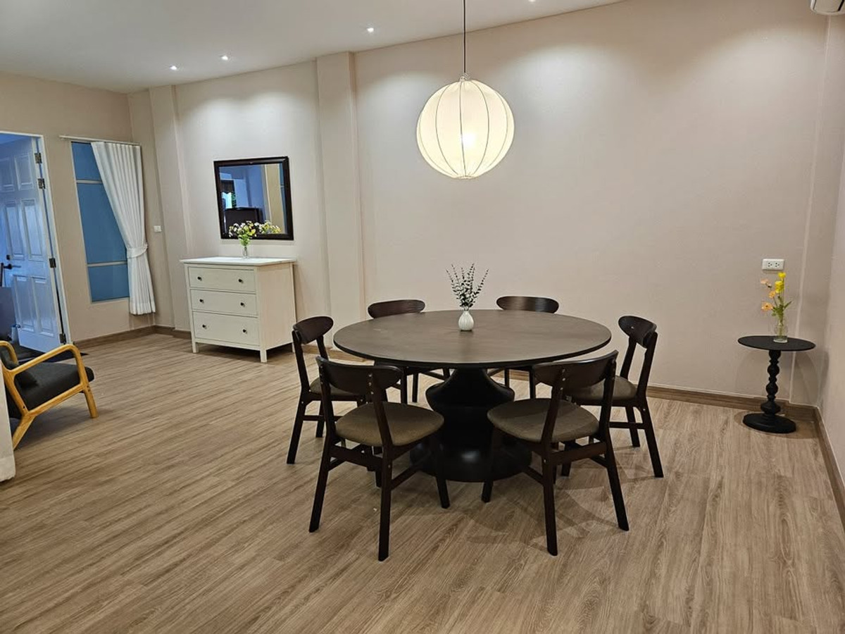 ขายบ้านพระราม 3 สาธุประดิษฐ์ : ✨ขายบ้านรีโนเวทใหม่ทั้งหลังที่บ้านกลางกรุง พระราม3 3ห้องนอน ขนาด 240ตรม. เฟอร์นิเจอร์ครบ เดินทางสะดวกใกล้จุดขึ้น-ลงทางพิเศษ