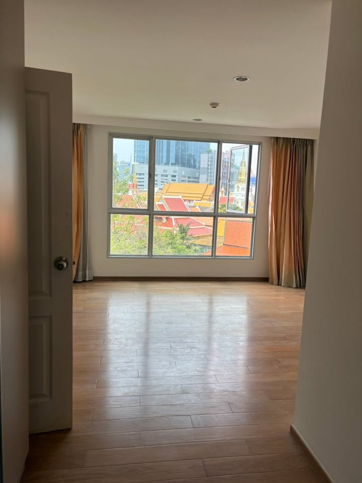 ขายคอนโดอ่อนนุช อุดมสุข : ขายคอนโดห้องใหญ่ โครงการ hive sukhumvit 65 ทำเล BTS พระโขนง & เอกมัย (S5260)