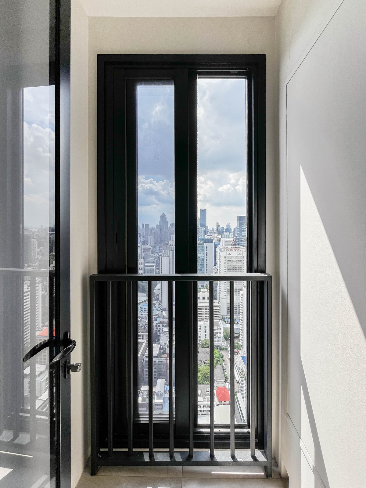 ขายคอนโดสุขุมวิท อโศก ทองหล่อ : F.Q. ขายคอนโด Ashton Asoke ราคา 7,680,000 บาท [SHN00069]