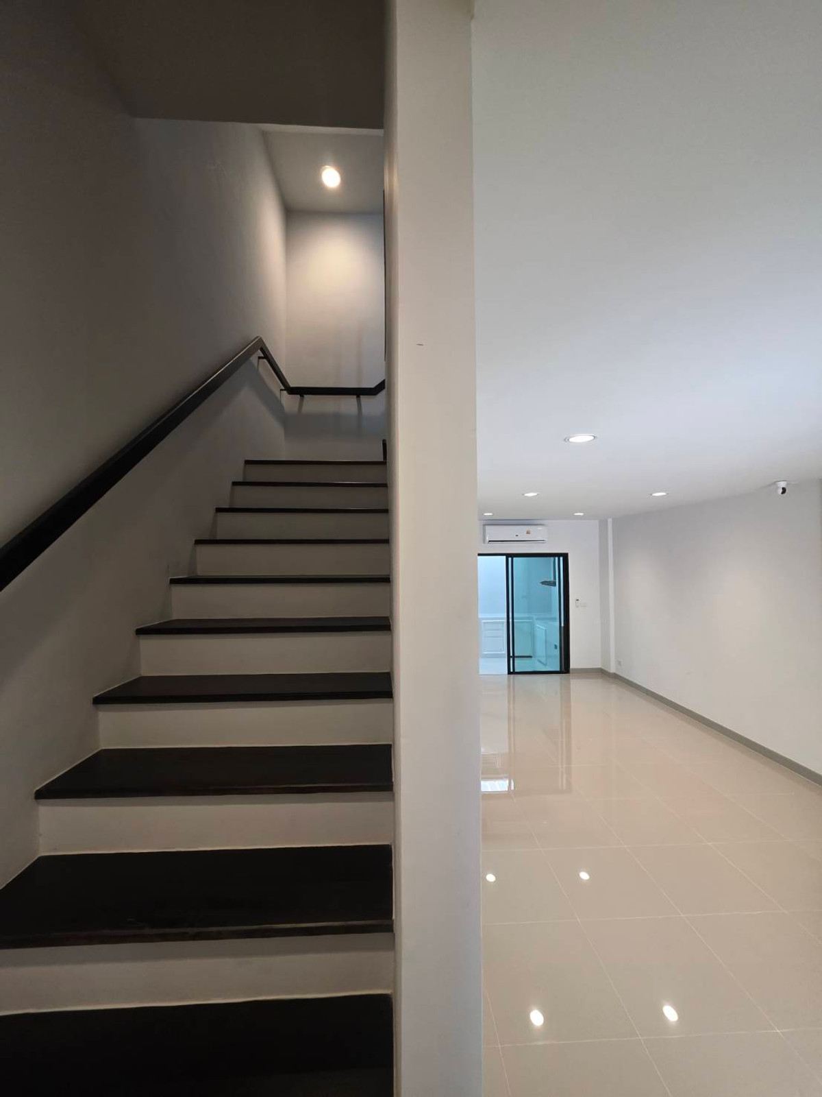 ให้เช่าทาวน์โฮมนวมินทร์ รามอินทรา : ให้เช่าทาวน์โฮม พรีเมี่ยม เพลส พหลโยธิน - รามอินทรา ใกล้ บิ๊กซี ดอนเมือง (สะพานใหม่) เพียง 5 นาที