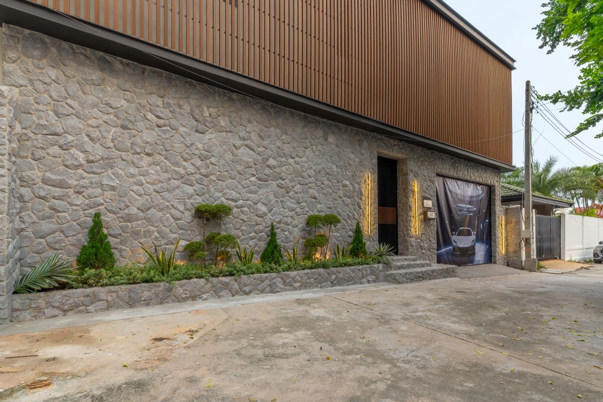 ขายพัทยา บางแสน ชลบุรี สัตหีบ : บ้านวิลล่าสร้างใหม่ สไตล์มินิมอล โมเดิร์น วิลล่า ลา วีโอล่า พัทยา