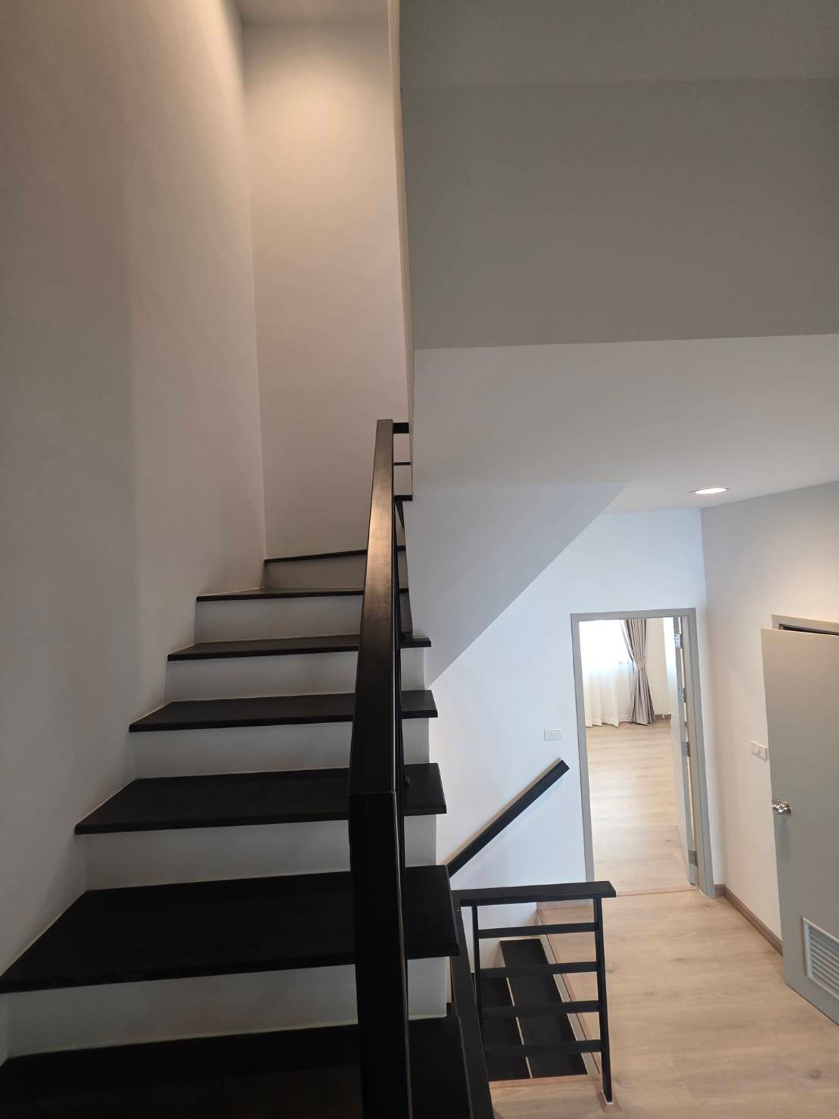 ให้เช่าทาวน์โฮมนวมินทร์ รามอินทรา : ให้เช่าทาวน์โฮม พรีเมี่ยม เพลส พหลโยธิน - รามอินทรา ใกล้ บิ๊กซี ดอนเมือง (สะพานใหม่) เพียง 5 นาที