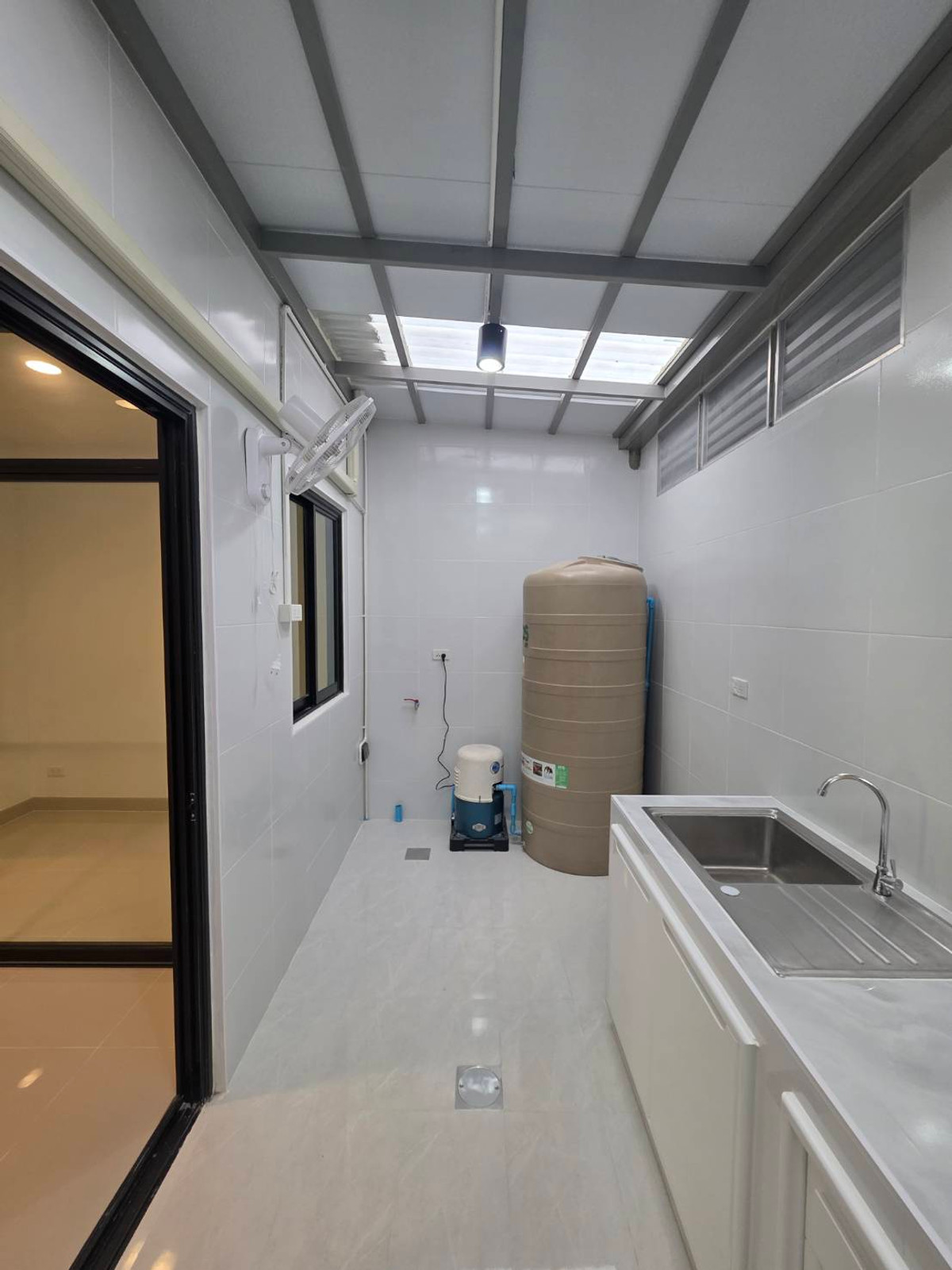 ให้เช่าทาวน์โฮมนวมินทร์ รามอินทรา : ให้เช่าทาวน์โฮม พรีเมี่ยม เพลส พหลโยธิน - รามอินทรา ใกล้ บิ๊กซี ดอนเมือง (สะพานใหม่) เพียง 5 นาที