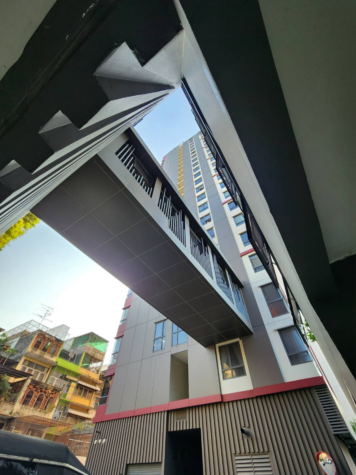 ขายคอนโดปิ่นเกล้า จรัญสนิทวงศ์ : **ขายราคาต่ำกว่าประเมิน ขายขาดทุนไปเลย ทิศเหนือ ไม่ร้อน เพดานสูง 2.65 เมตร ** ขาย The Tree จรัญ 30 ทำเล ไฟฉาย-ศิริราช สังคมดี ห้องใหม่พร้อมอยู่มาดูได้