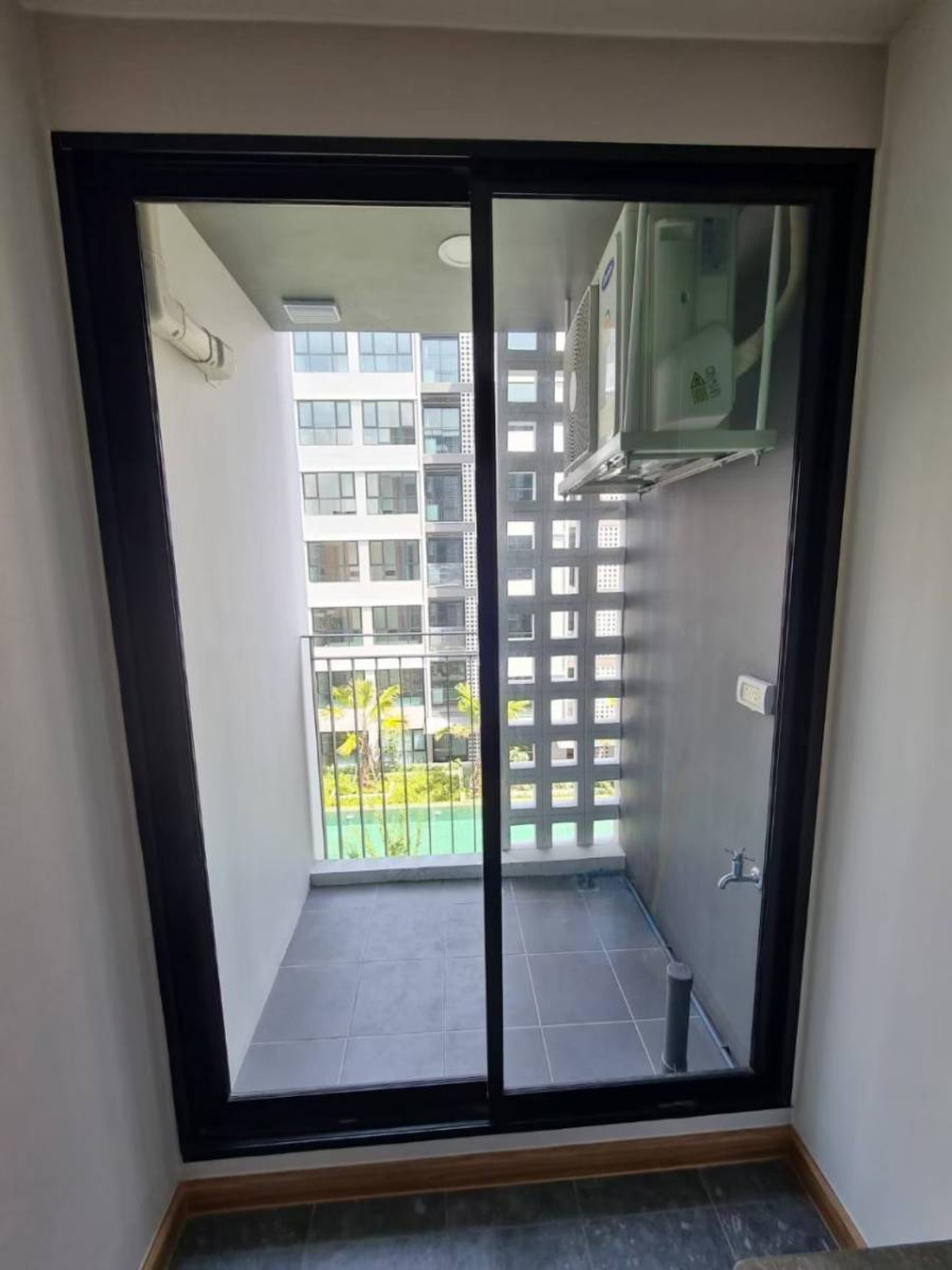 For RentCondoSamut Prakan,Samrong : ✨ FOR RENT: Cozy Corner Unit with Pool View @THE CUBE LOFT Srinakarin-Theppharak ✨