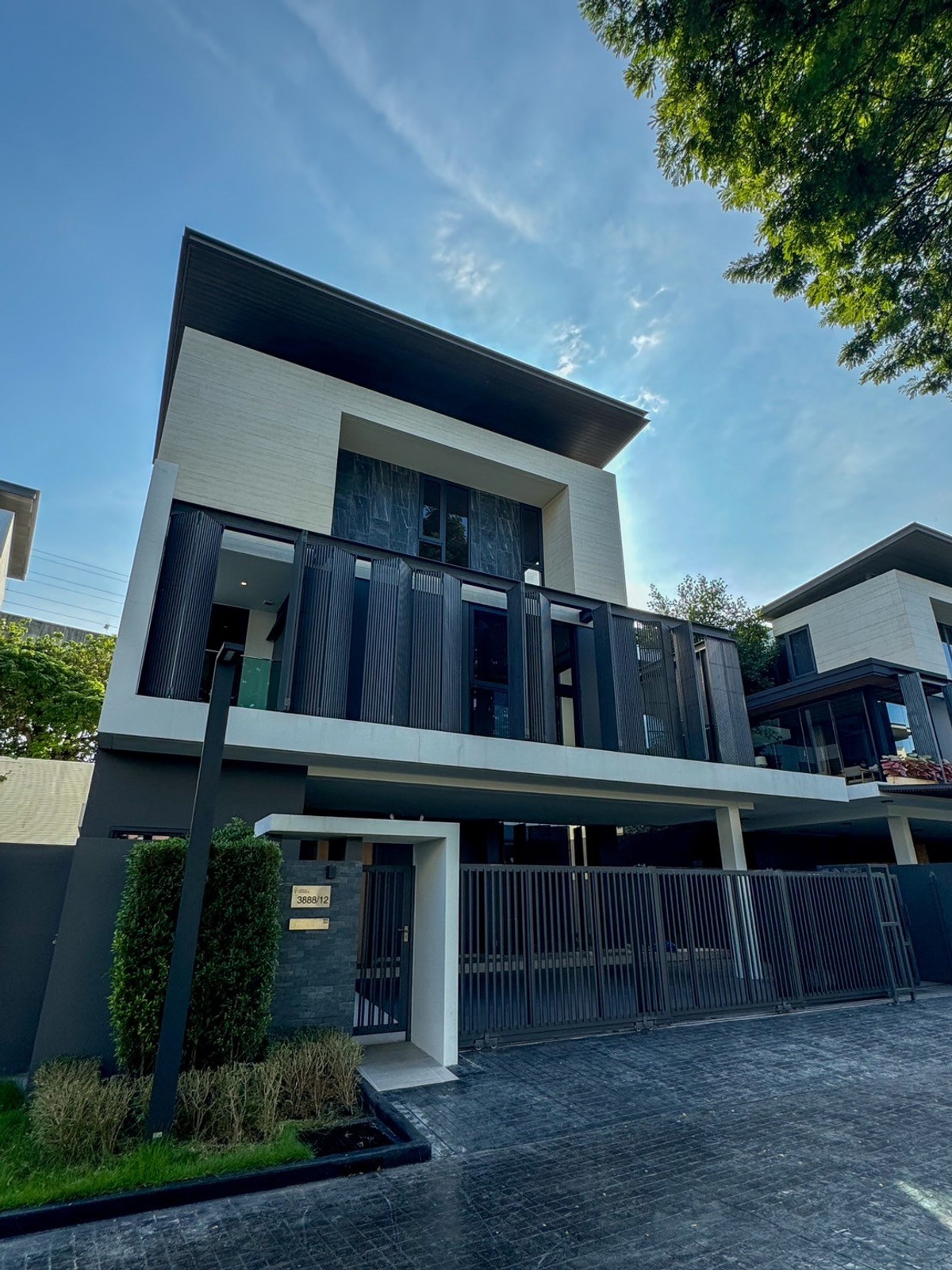 ให้เช่าบ้านพัฒนาการ ศรีนครินทร์ : ปล่อยเช่า บ้านเดี่ยว 3 ห้องนอนโซนกรุงเทพกรีฑา โครงการเออร์เบิน รีเซิร์ฟ พระราม 9 - กรุงเทพกรีฑา