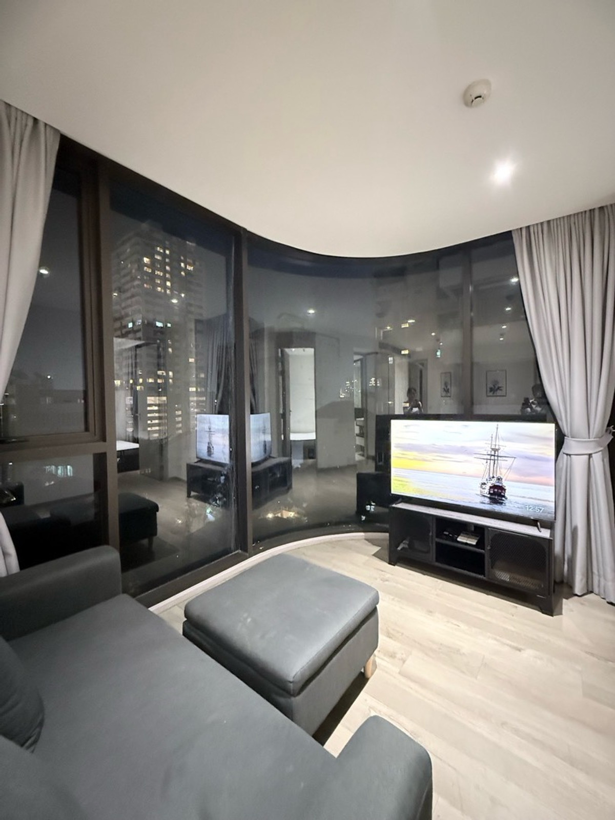 For RentCondoRatchadapisek, Huaikwang, Suttisan : 🏢 Noble Revolve Ratchada👫Beautiful room, ready to move in 🚶able walk to mrt 🚇✨