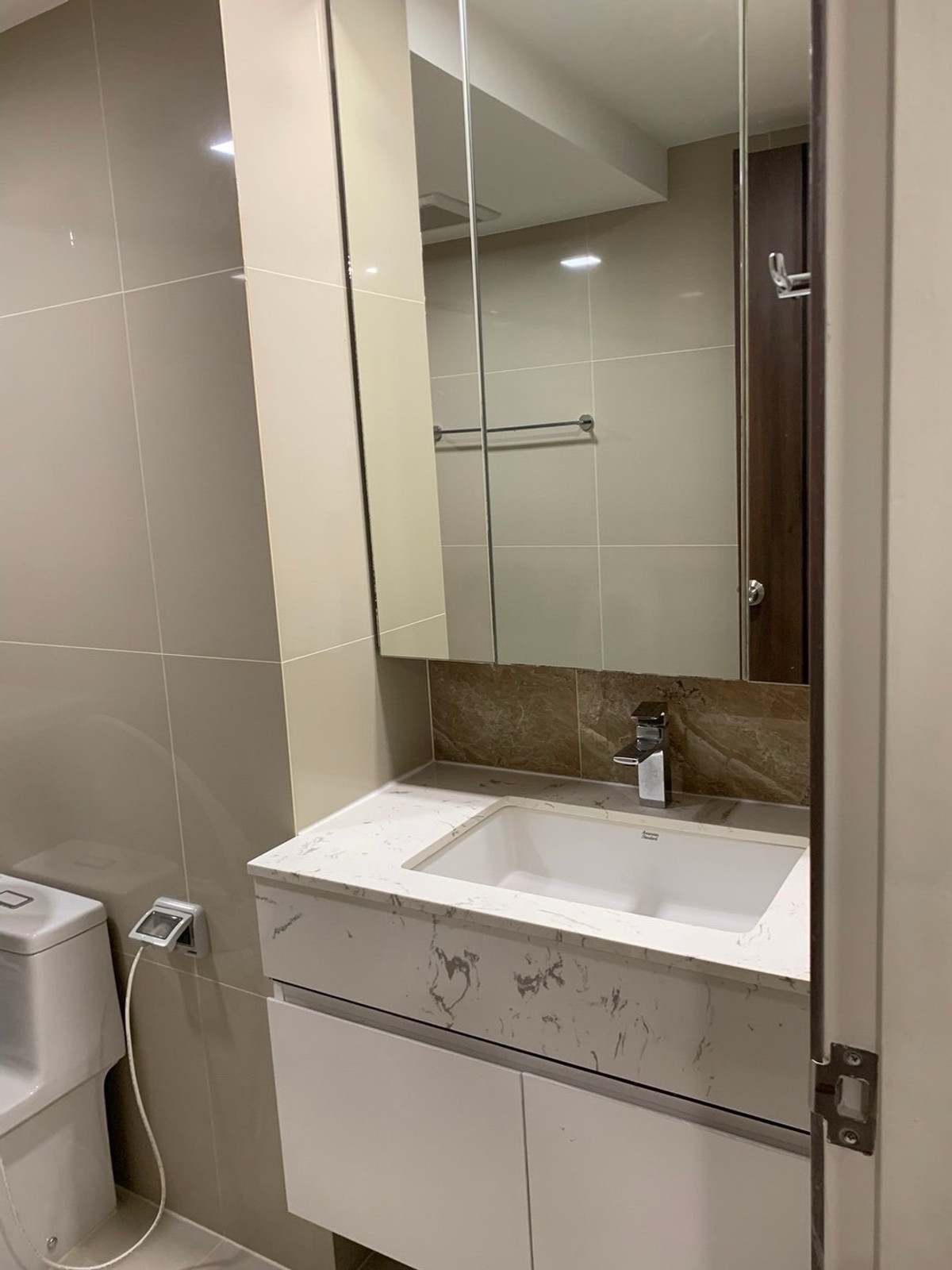 For RentCondoSukhumvit, Asoke, Thonglor : ✨ Condo for Rent – Pet Friendly (Cats Allowed 😸) Prime Thonglor 2 bedrooms | 130 sqm Fully furnished with complete facilities Near to BTS Thonglor Ready to move in