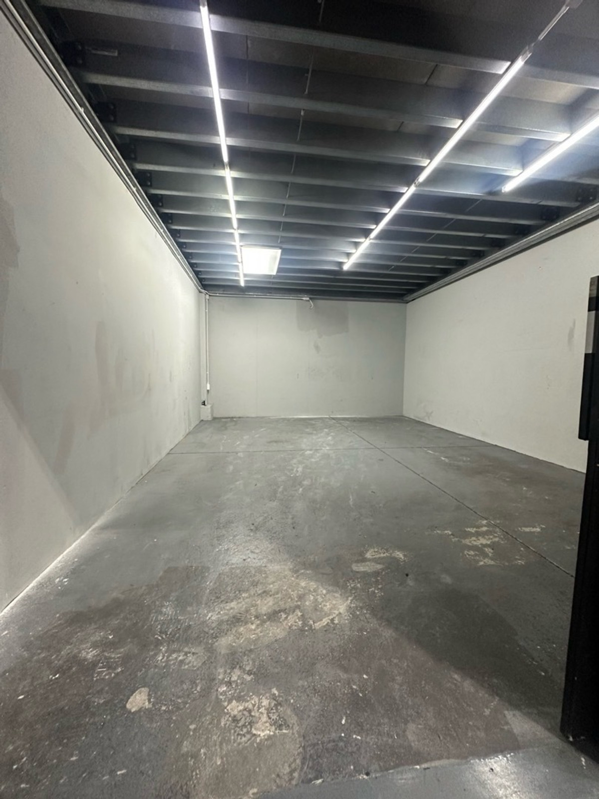 ให้เช่าโกดังเลียบทางด่วนรามอินทรา : ให้เช่า อู่ซ่อมบำรุงรถยนต์ เลียบด่วน รามอินทรา พรีเมี่ยม ฟังก์ชัน ที่จอดรถเยอะ เข้าออกได้ 24 ชั่วโมง / โรงแรมรถ โกดัง คลังสินค้า Fulfillment ก็เหมาะ