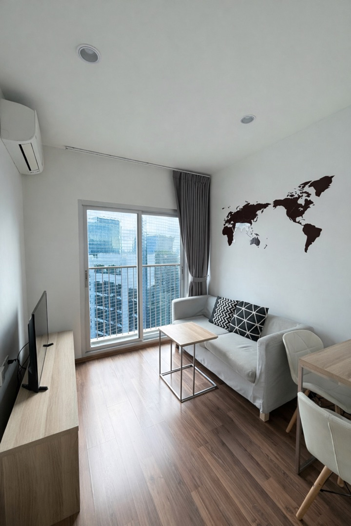 ให้เช่าคอนโดรัชดา ห้วยขวาง : 🏢 Noble Revolve Ratchada👫 ติดถนนพระราม 9 ใกล้ Central Rama 9 เดินได้🚶‍♀️✨