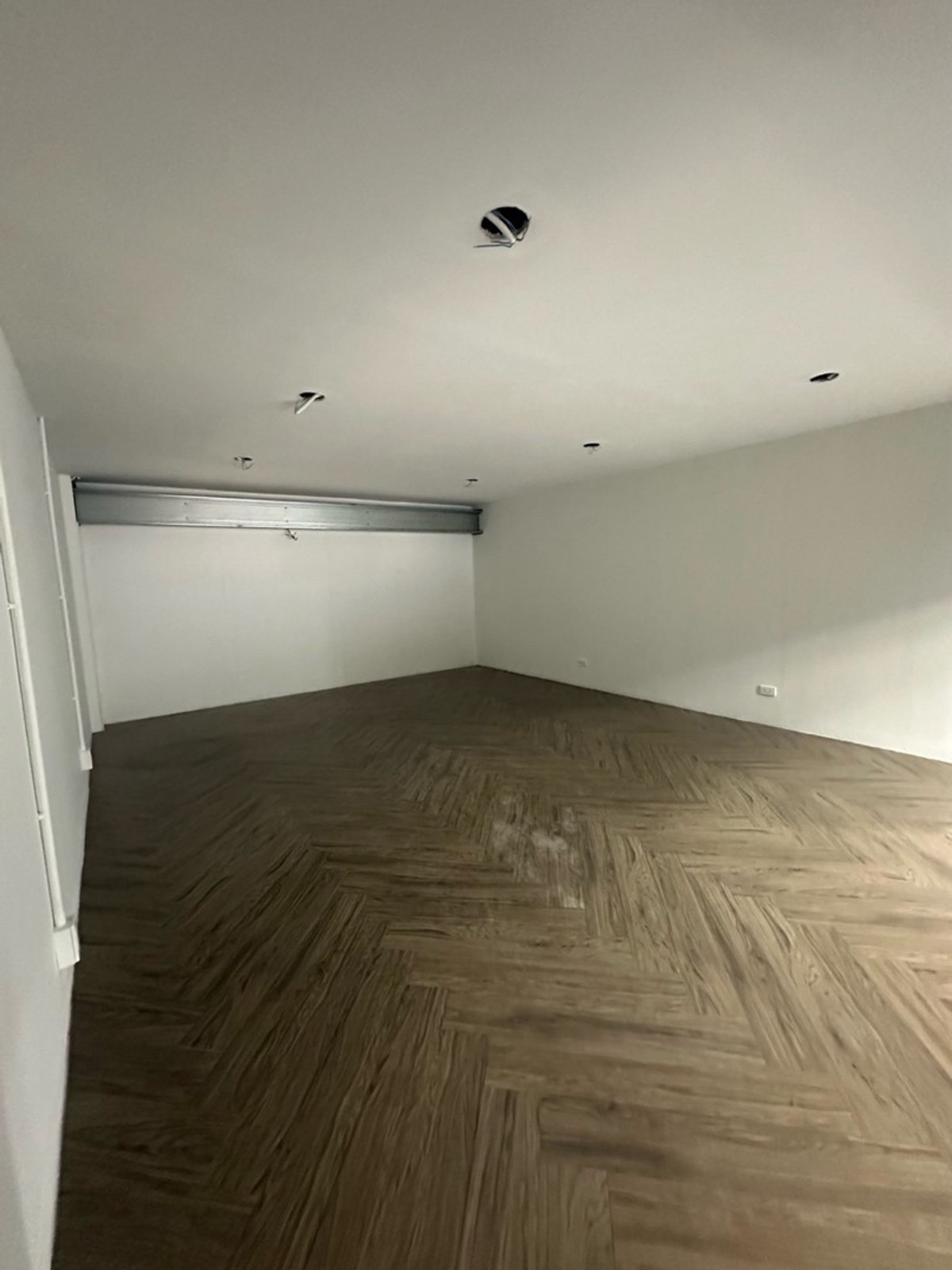 ให้เช่าโกดังเลียบทางด่วนรามอินทรา : ให้เช่า อู่ซ่อมบำรุงรถยนต์ เลียบด่วน รามอินทรา พรีเมี่ยม ฟังก์ชัน ที่จอดรถเยอะ เข้าออกได้ 24 ชั่วโมง / โรงแรมรถ โกดัง คลังสินค้า Fulfillment ก็เหมาะ