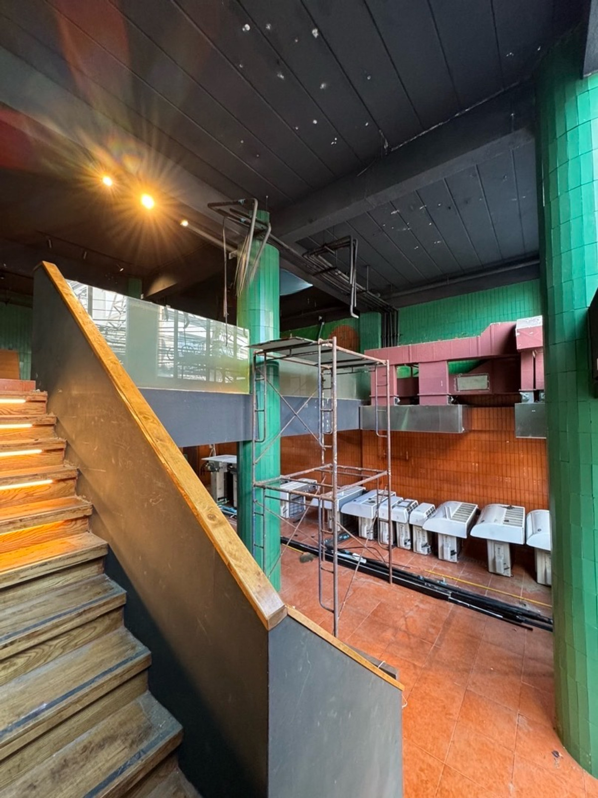 For RentShop HouseSukhumvit, Asoke, Thonglor : Retail Space 200 sqm soi Thonglor for Rental, Soi Thonglor 200 sq m, G floor + mezzanine, shared parking space for 20 cars | Retail Space 200 sqm soi Thonglor for Rental