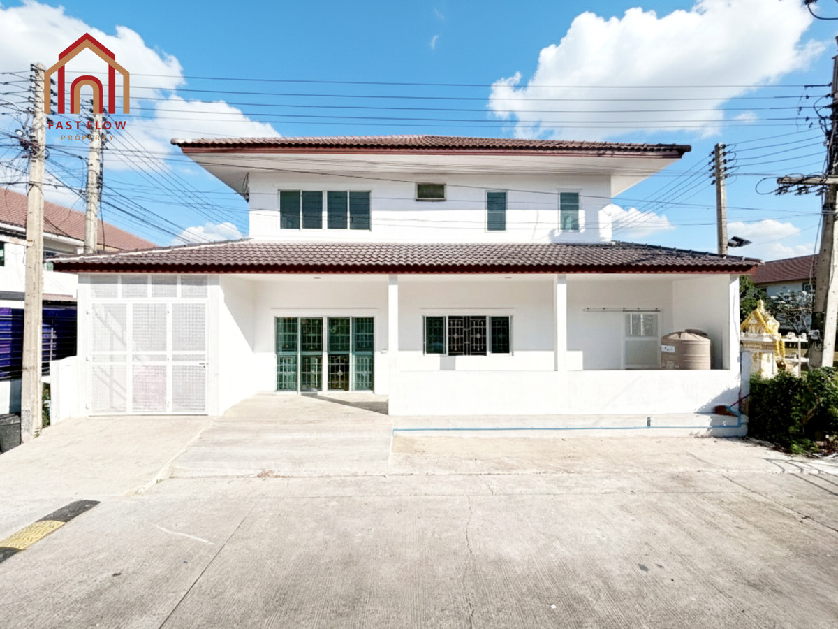 For SaleTownhomePathum Thani,Rangsit, Thammasat : For Sale: Corner Townhouse, Supawal Rangsit Klong 3, Klong Luang area. Fully extended. Near Phacharoen Market. Main road frontage, next to a small park. Suitable for business or office.