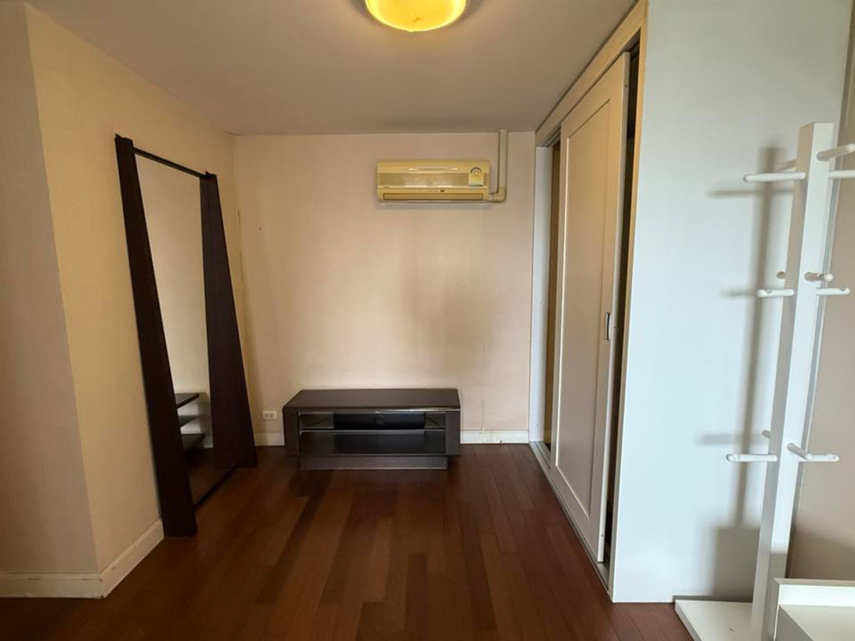 For SaleCondoSathorn, Narathiwat : Spacious 2 bedroom condo in a peaceful and private location near Sathorn