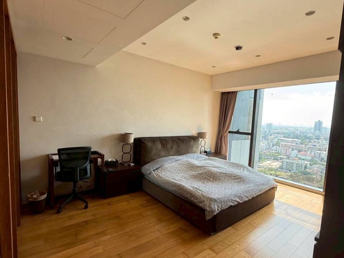 For SaleCondoSathorn, Narathiwat : Newly Renovated 3-Bedroom at The Met with River View and Private Lift