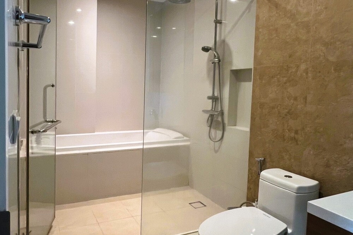 CondoSukhumvit, Asoke, Thonglor : 🔥 For Sale - Rent !! prime area, modern style, There is a bathtub!! 🔥 Code C20251200046..........Bright Sukhumvit 24, 1 bedroom, 1 bathroom Duplex , furnished, ready to move in, Special Deal!!📣📣