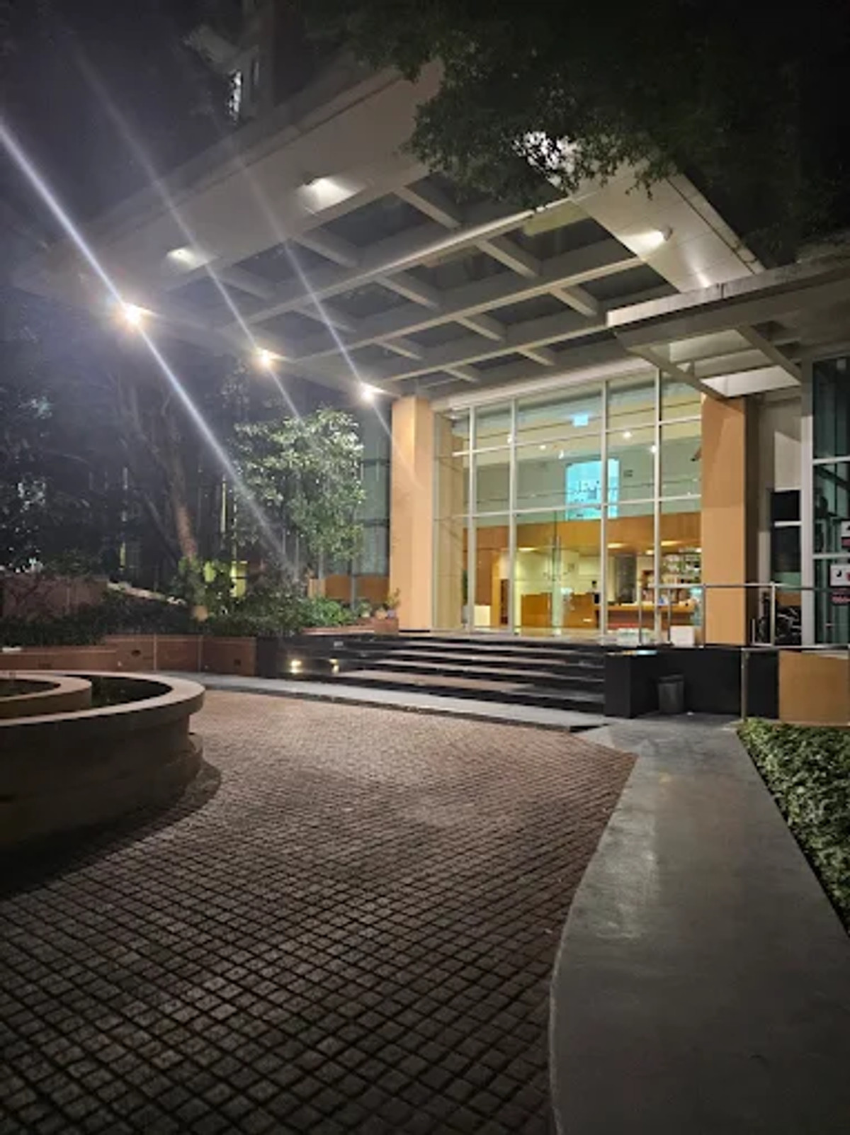 For RentCondoWongwianyai, Charoennakor : ✨ Complete common areas, Villa Sathorn, convenient travel to both the BTS and the pier. You can rest fully 💕