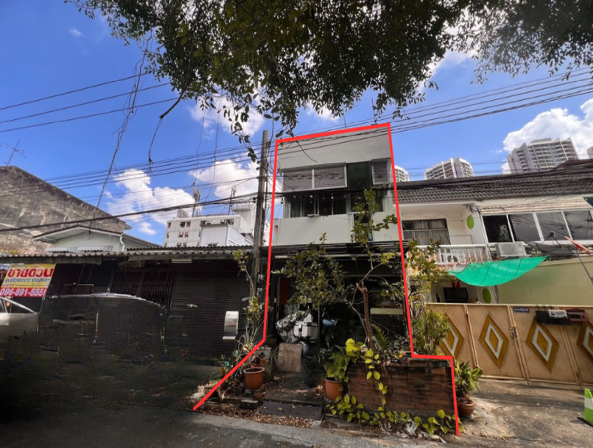 ขายทาวน์โฮมรัชดา ห้วยขวาง : 🌟 ขายทาวน์โฮมต่อเติม 2 ชั้น ในซอยประชาอุทิศ 16  ขนาด 18 ตร.ว. พื้นที่ใช้สอย 150 ตร.ม.🌟ซอยประชาอุทิศ 16, ห้วยขวาง, กรุงเทพฯ  ME-232