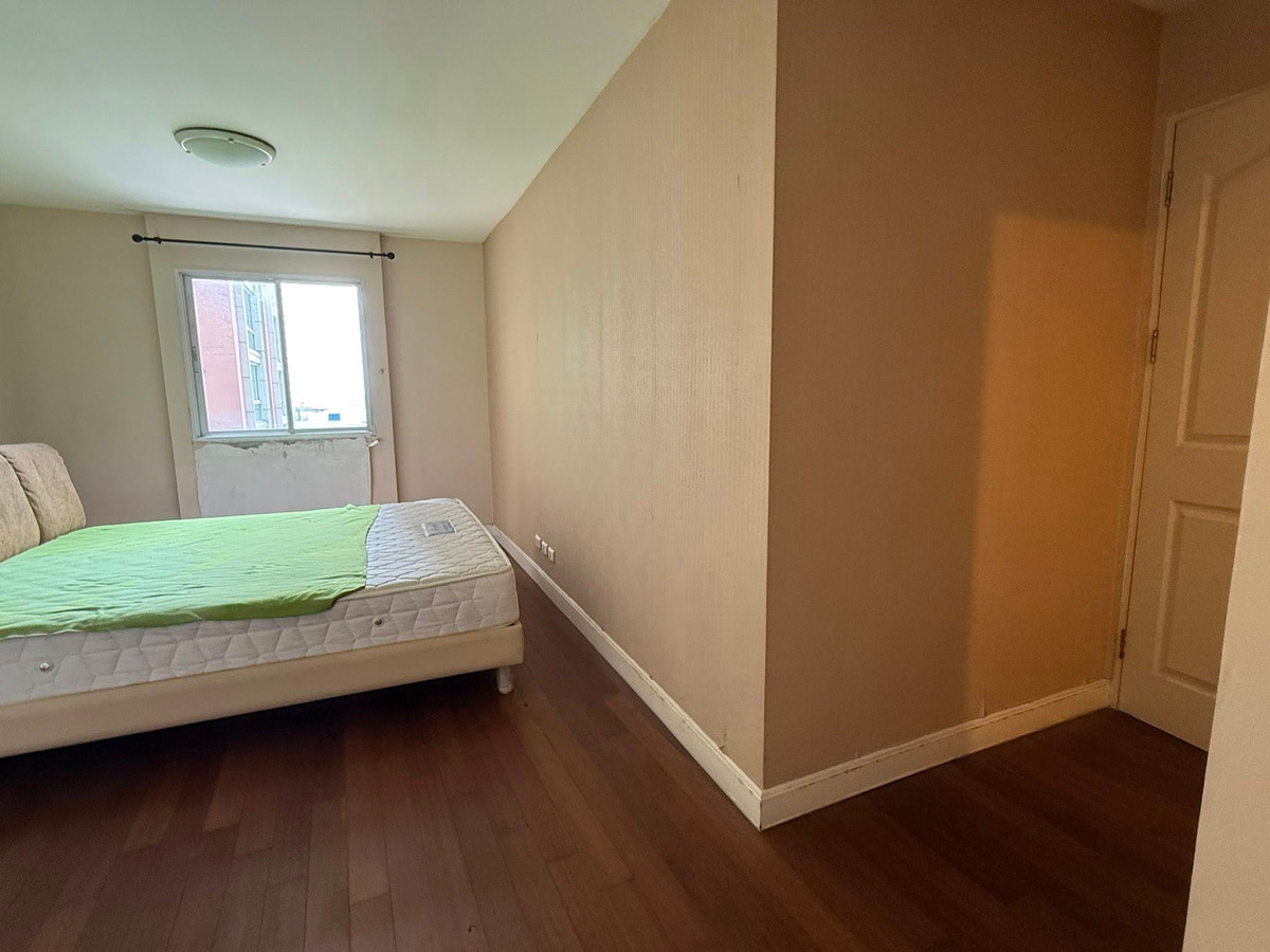 For SaleCondoSathorn, Narathiwat : Spacious 2 bedroom condo in a peaceful and private location near Sathorn