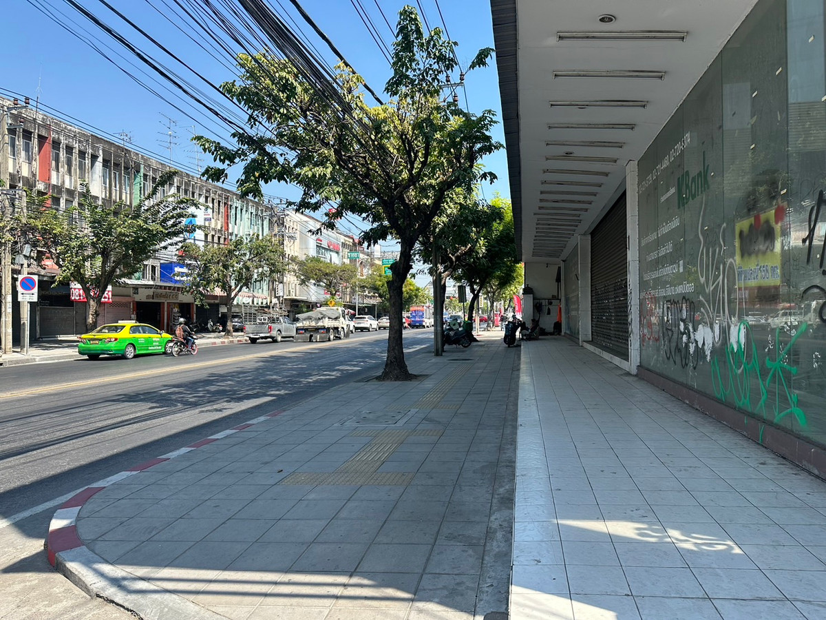 ให้เช่าอาคารพาณิชย์อ่อนนุช อุดมสุข : 🔹 อาคารเชิงพาณิชย์ให้เช่า ทำเลเห็นถนน | แบ่งเช่าได้ | เหมาะธุรกิจที่พร้อมปรับพื้นที่เอง