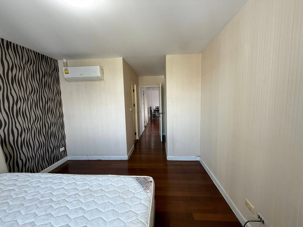 For SaleCondoSathorn, Narathiwat : Spacious 2 bedroom condo near bts Sathorn peaceful community area