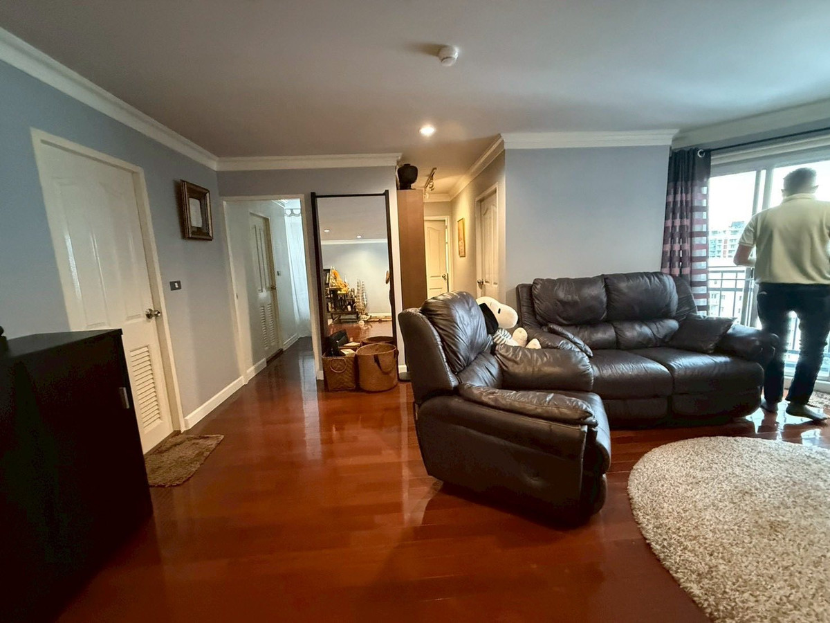 For SaleCondoSathorn, Narathiwat : Spacious 4 bedrooms 175 sqm in Sathorn area. Peaceful and convenient