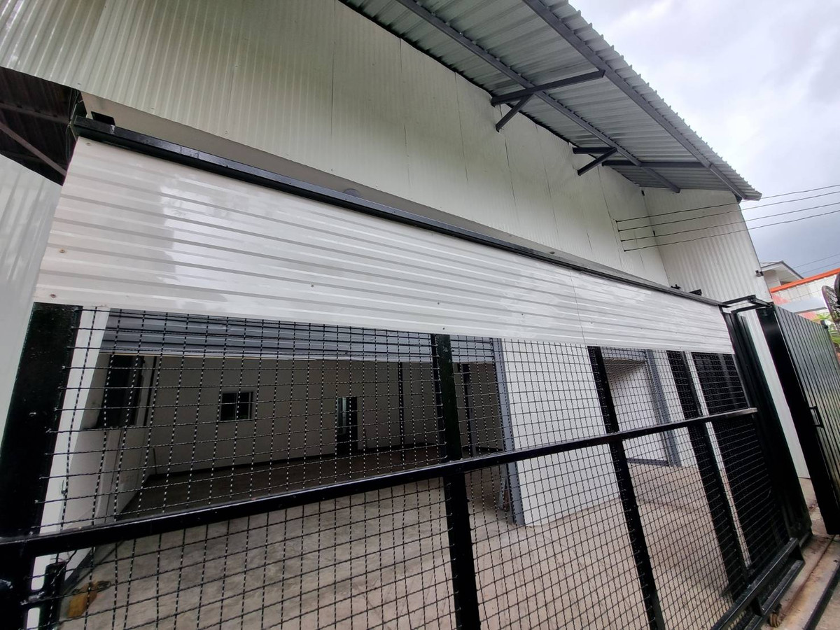 For RentWarehouseSamut Prakan,Samrong : Warehouse for rent with mezzanine office, fully furnished, has air conditioning and furniture. Theparak area, price 25,000 baht