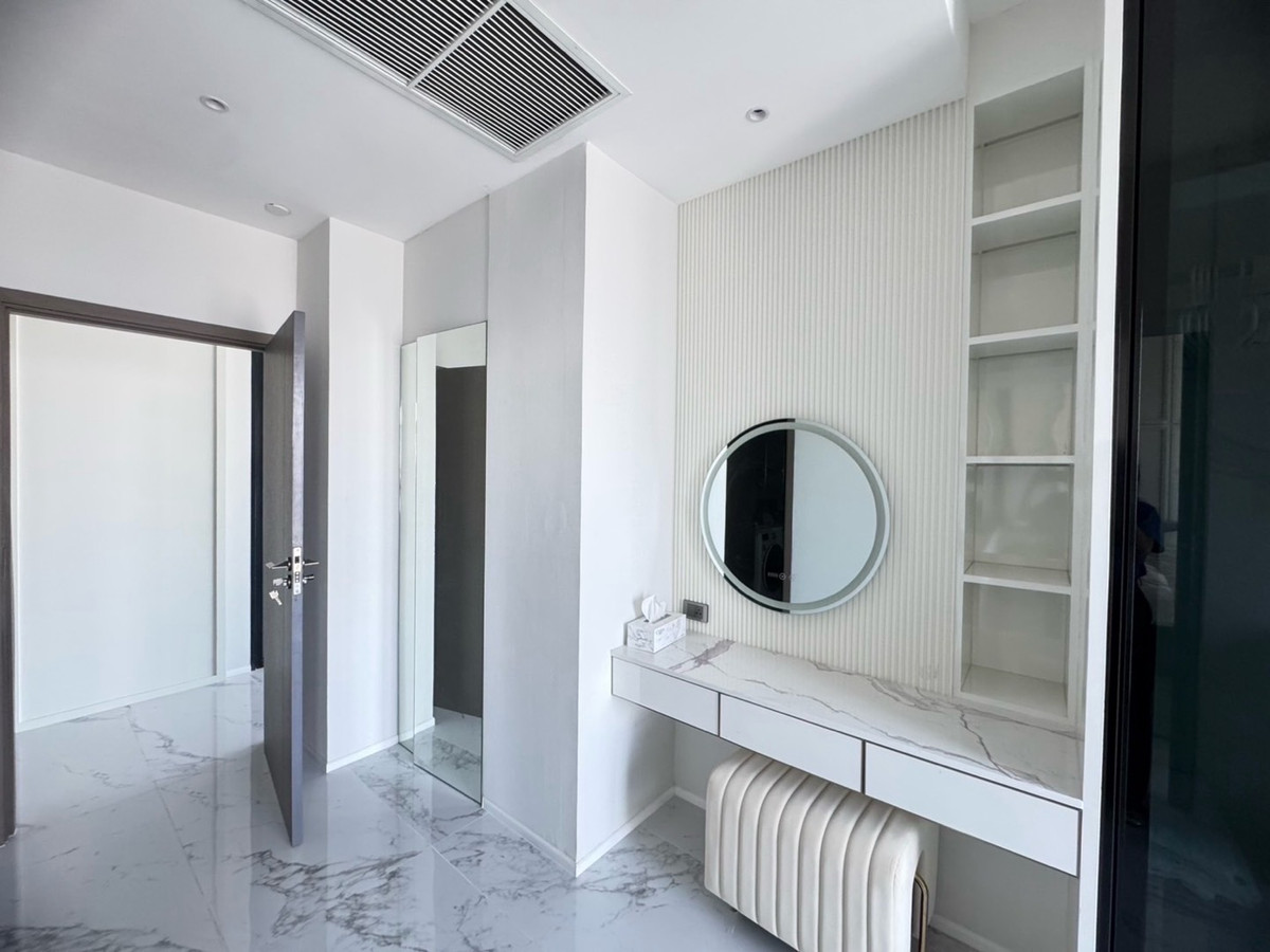 ขายคอนโดสยาม จุฬา สามย่าน : 🏙 For Sale: Ashton Chula – Silom✨ High floor unit with open city view2 Bed 2 Bath area: 65.49 sq.m.💰 Price: 21.51 MB (Million Baht)☎️contact 0646428664 (Phat)☎️contact 0946242014 (Nui)