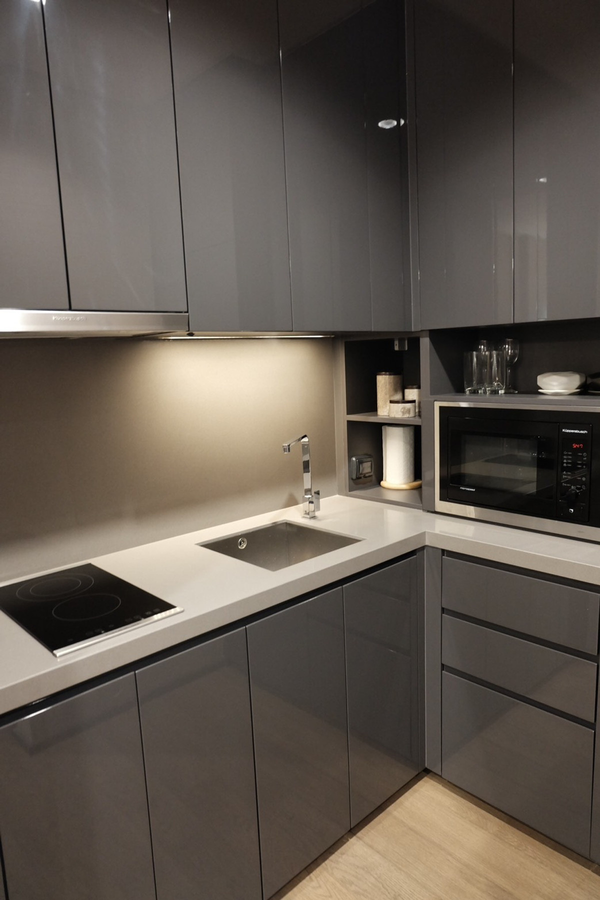 ขายคอนโดสาทร นราธิวาส : 1ห้องนอน ที่ The Diplomat สาทร , Contact 062-496-6454