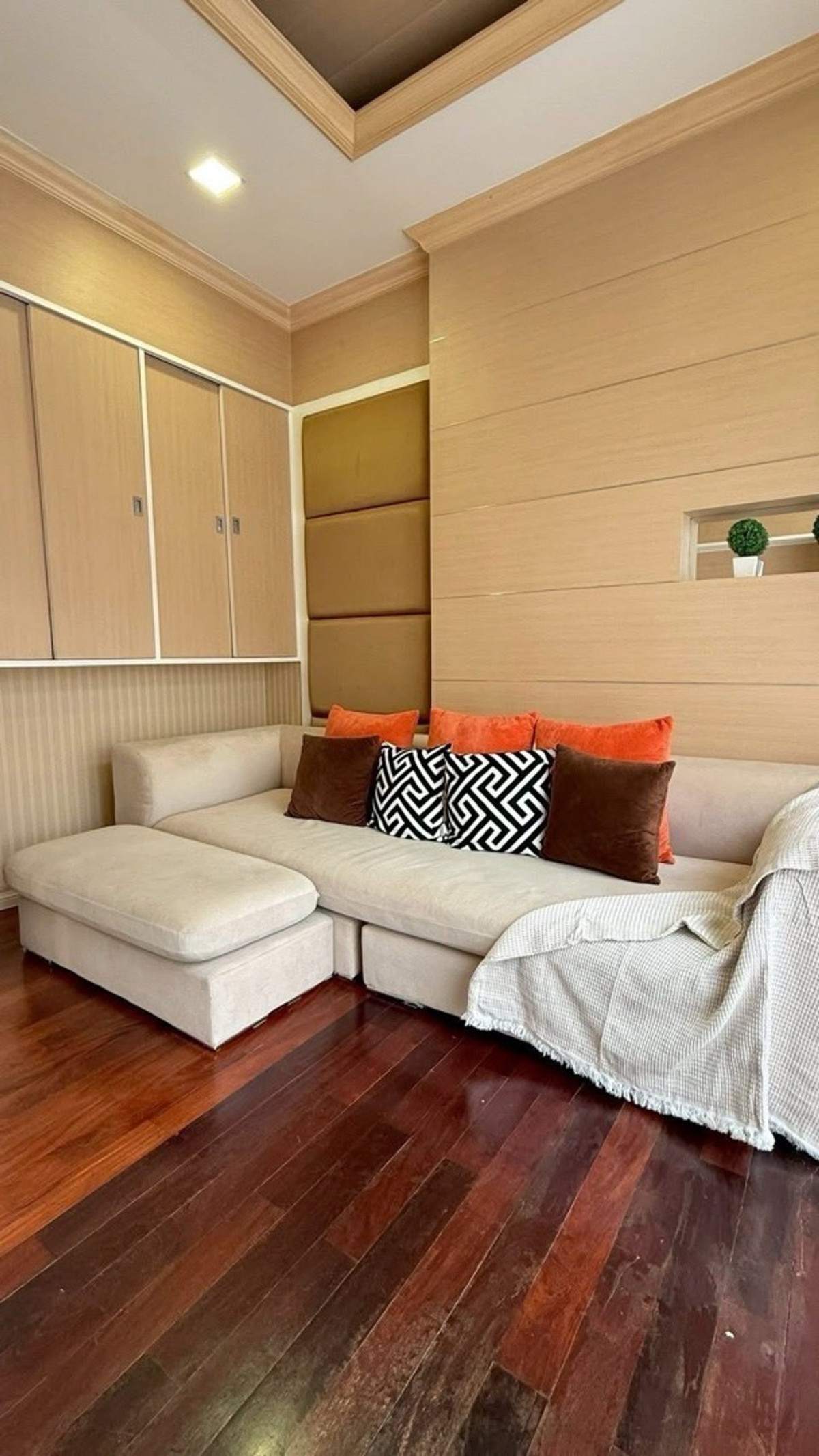 HouseLadkrabang, Suwannaphum Airport : Perfect Masterpiece Sukhumvit 77 House for Sale or Rent | 5 Bedrooms | Large Land Plot | Near Robinson Latkrabang