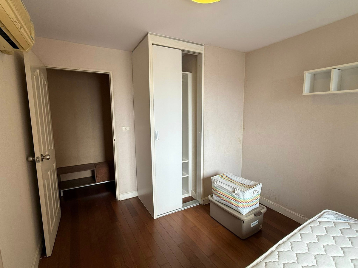 For SaleCondoSathorn, Narathiwat : Spacious 2 bedroom condo in a peaceful and private location near Sathorn