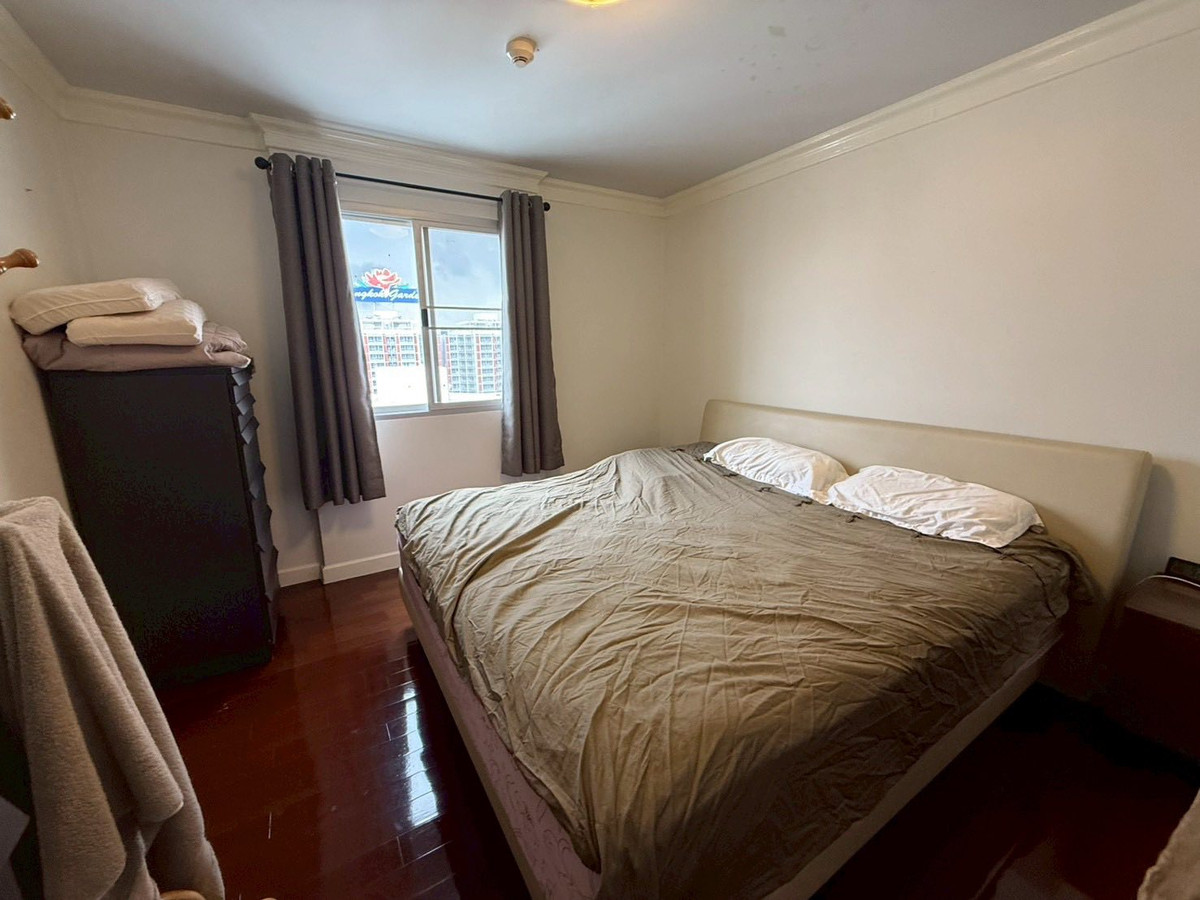 For SaleCondoSathorn, Narathiwat : Spacious 4 bedrooms 175 sqm in Sathorn area. Peaceful and convenient