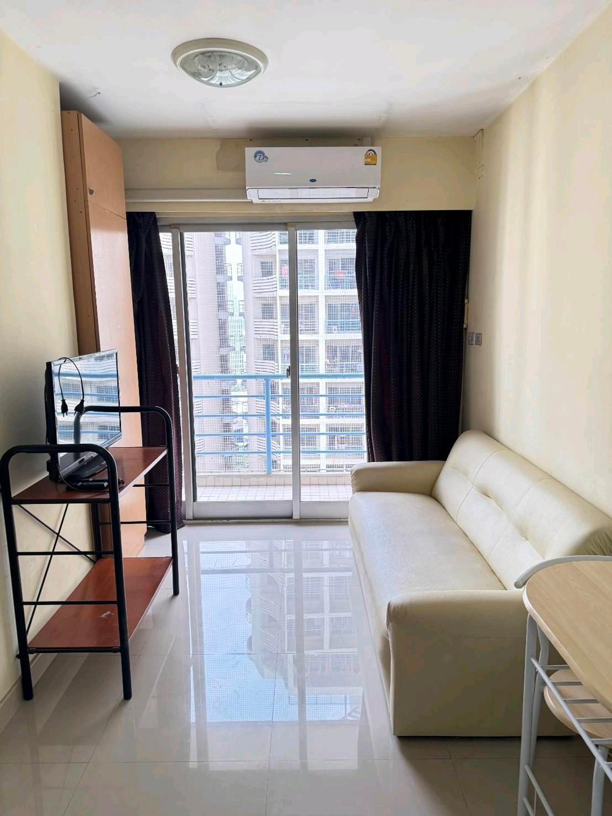 ให้เช่าคอนโดพระราม 3 สาธุประดิษฐ์ : ให้เช่าห้องสตูดิโอ **ตามภาพ**
สัญญาขั้นต่ำ 1 ปี
เงินประกัน 2 เดือน
เงินล่วงหน้า 1 เดือน