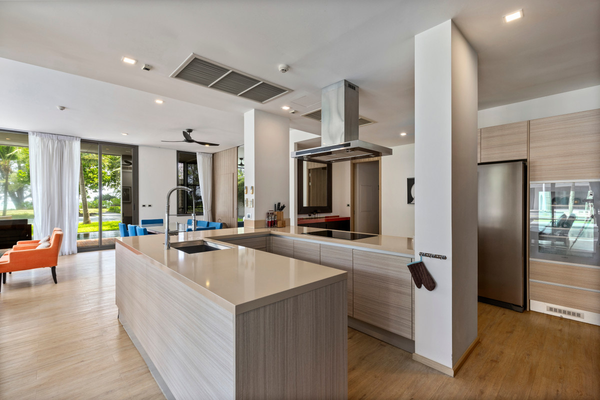 ขายคอนโดภูเก็ต :  3 ห้องนอน ที่ Baan Maikhao Beachfront Penthouse