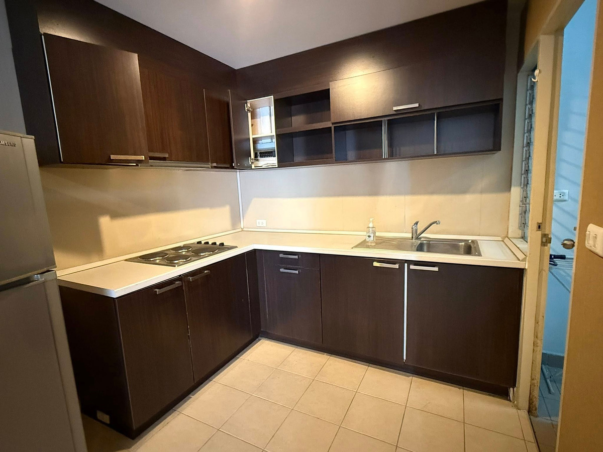 For SaleCondoSathorn, Narathiwat : Spacious 2 bedroom condo in a peaceful and private location near Sathorn