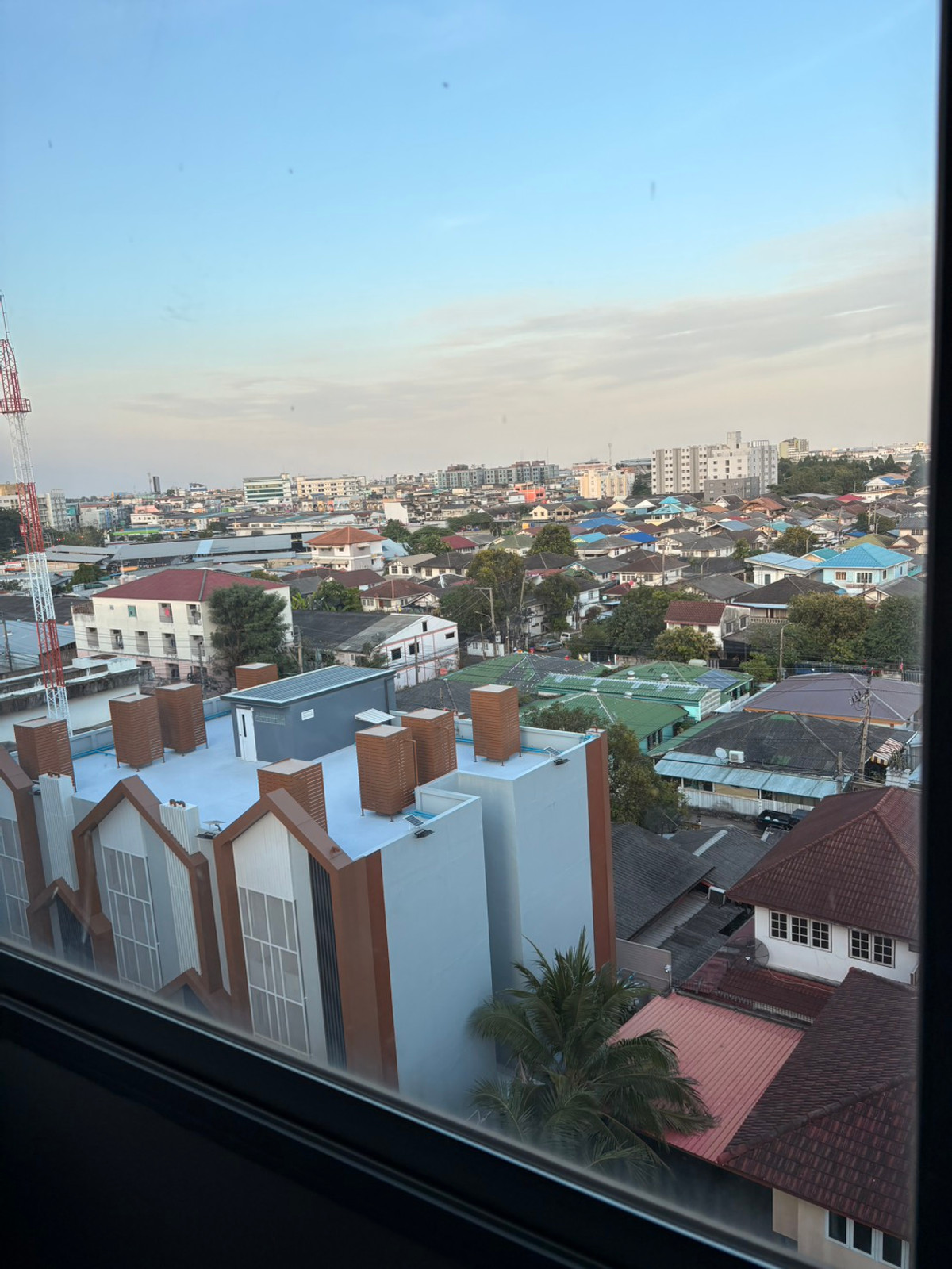 ขายคอนโดนวมินทร์ รามอินทรา : ขาย LPN รามอิทราลาดปลาเค้า 2  ราคาโปร จาก1.4 เหลือ 1.29 ของแถมครบชุด ตกแต่งพร้อมเข้าอยู่