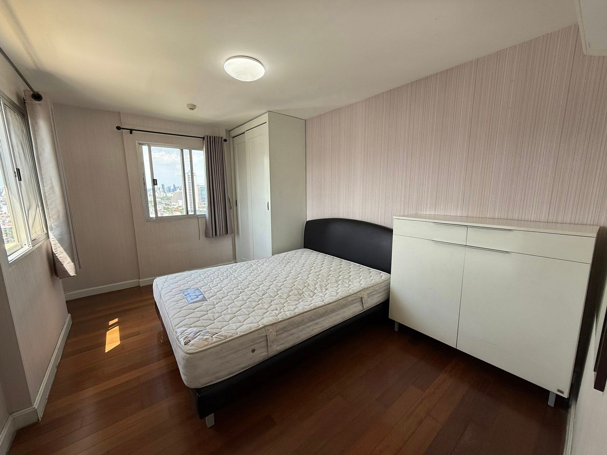 For SaleCondoSathorn, Narathiwat : Spacious 2 bedroom condo near bts Sathorn peaceful community area