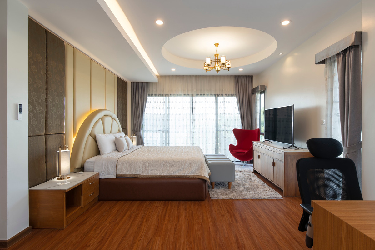 For RentHousePattanakan, Srinakarin : Luxurious 6 bedroom house with private swimming pool. Ready to move in ** NO CO-AGENT **