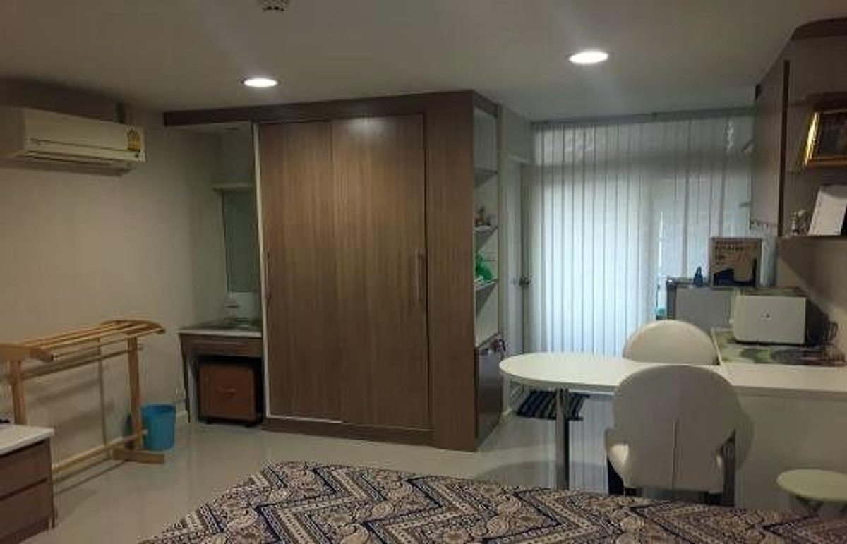 For RentCondoWongwianyai, Charoennakor : Condo for rent, Sathorn Residence, between BTS Krung Thonburi Station and Wongwian Yai Station. About 200 meters from the BTS station.