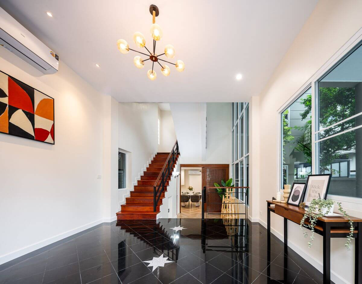 For SaleHouseSapankwai,Jatujak : 📌Single house for sale/ 𝐇𝐎𝐌𝐄 𝐎𝐅𝐅𝐈𝐂𝐄 3 floors, completely renovated, near Chatuchak and Mo Chit, just 300 meters. If interested, contact 095-424-3656