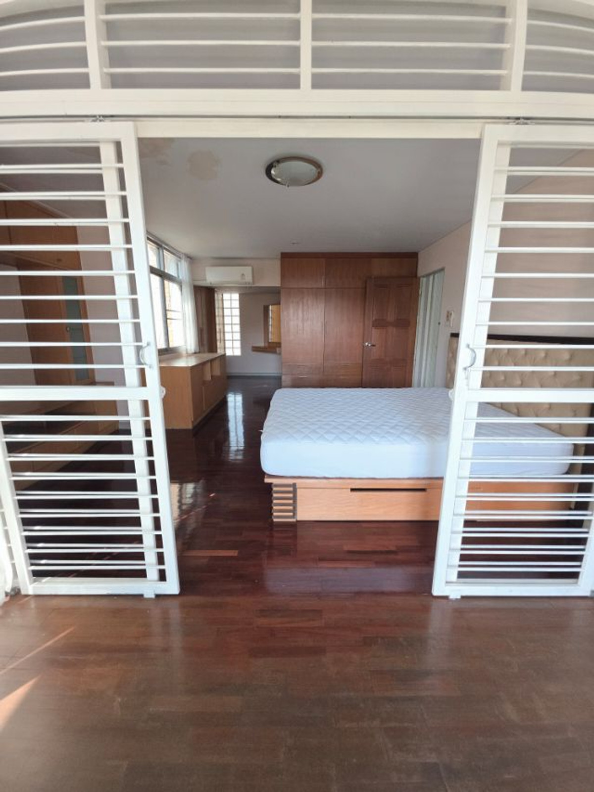 For SaleHouseVipawadee, Don Mueang, Lak Si : 75 sq m, 4 bedrooms, 4 bathrooms, 2-story detached house, Soi Chiang Kham 5/2, near Chaengwattana BTS.