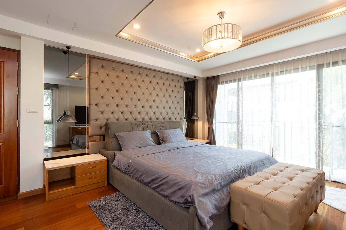 For RentHousePattanakan, Srinakarin : Luxurious 6 bedroom house with private swimming pool. Ready to move in ** NO CO-AGENT **