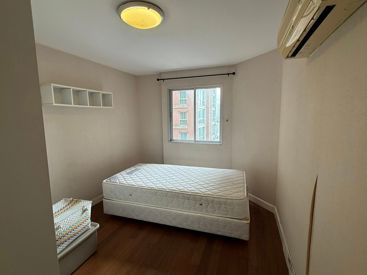 For SaleCondoSathorn, Narathiwat : Spacious 2 bedroom condo in a peaceful and private location near Sathorn