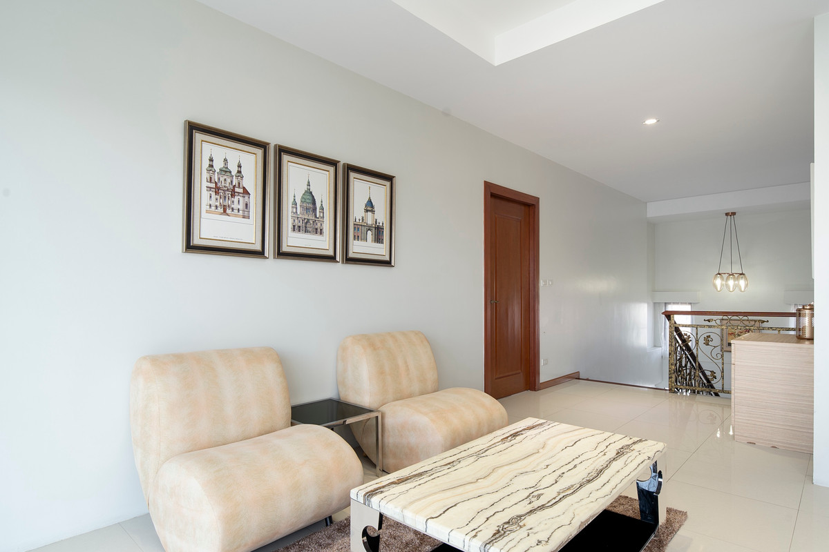 For RentHousePattanakan, Srinakarin : Luxurious 6 bedroom house with private swimming pool. Ready to move in ** NO CO-AGENT **