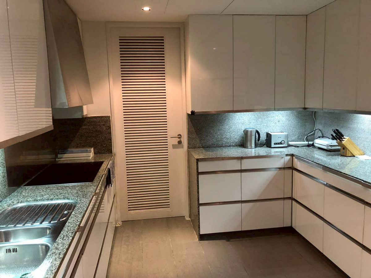 For SaleCondoSathorn, Narathiwat : Newly Renovated 3-Bedroom at The Met with River View and Private Lift