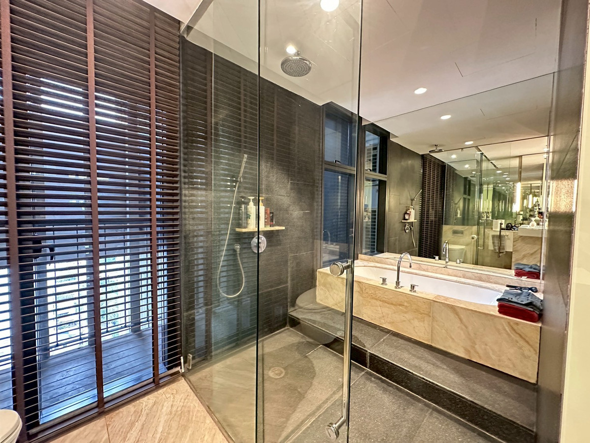 For SaleCondoSathorn, Narathiwat : Newly Renovated 3-Bedroom at The Met with River View and Private Lift