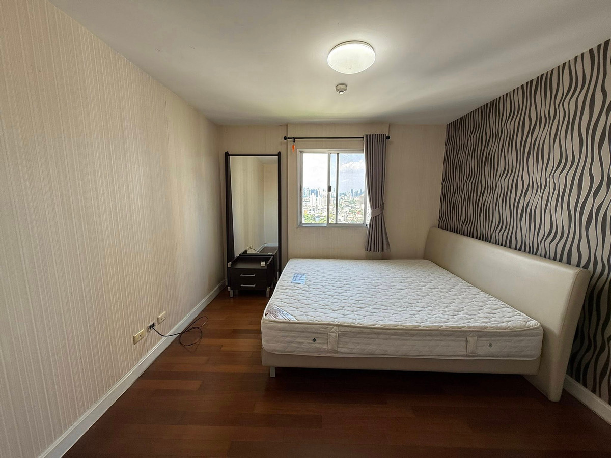 For SaleCondoSathorn, Narathiwat : Spacious 2 bedroom condo near bts Sathorn peaceful community area