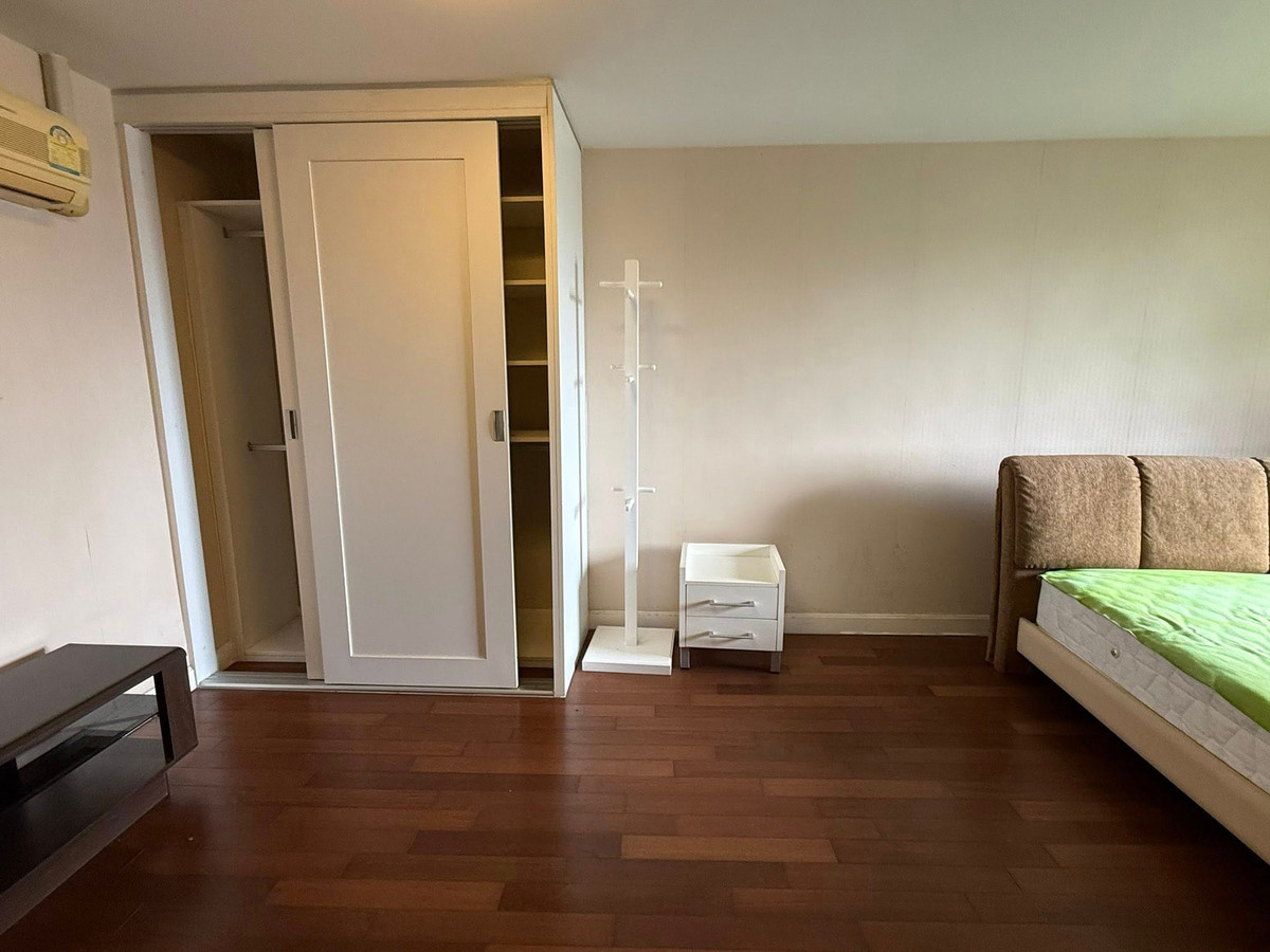 For SaleCondoSathorn, Narathiwat : Spacious 2 bedroom condo in a peaceful and private location near Sathorn