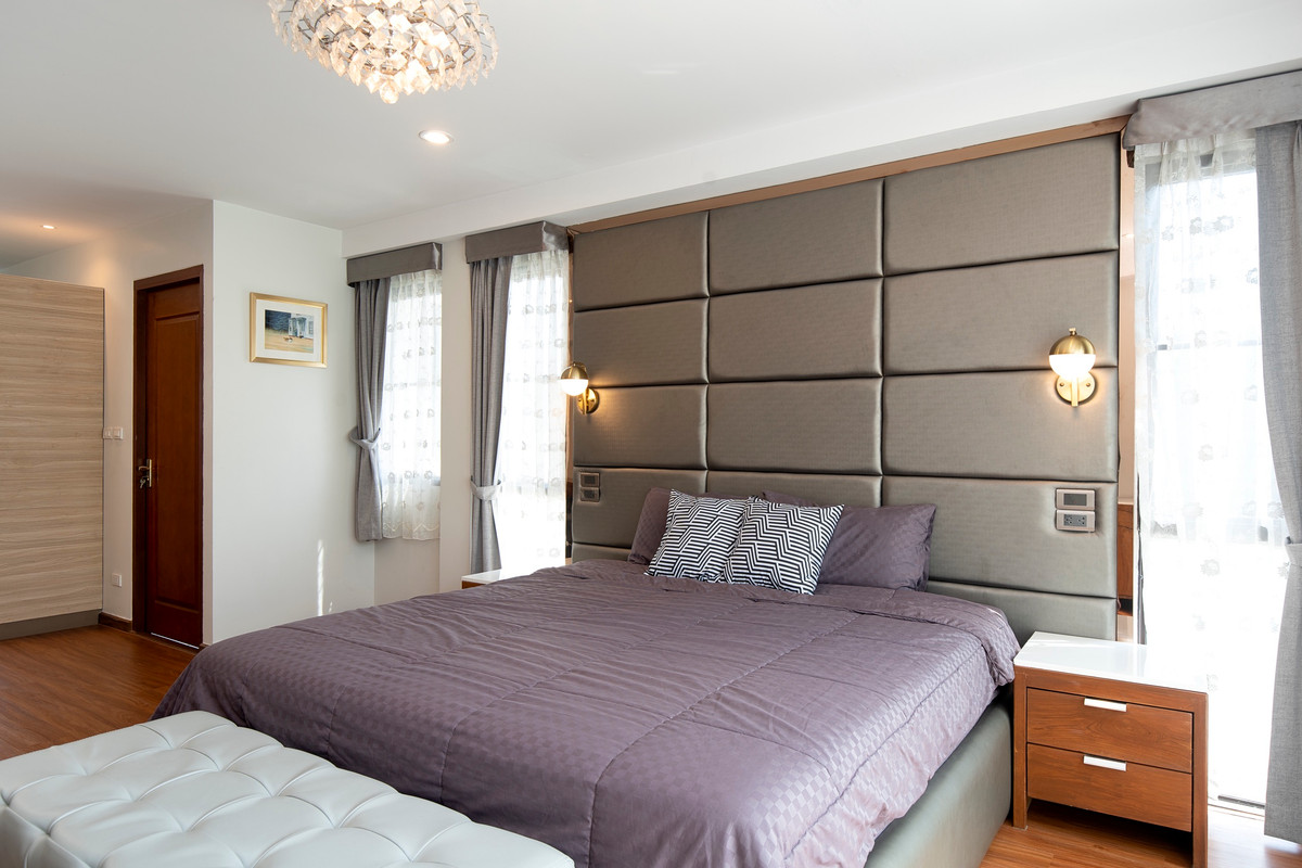 For RentHousePattanakan, Srinakarin : Luxurious 6 bedroom house with private swimming pool. Ready to move in ** NO CO-AGENT **