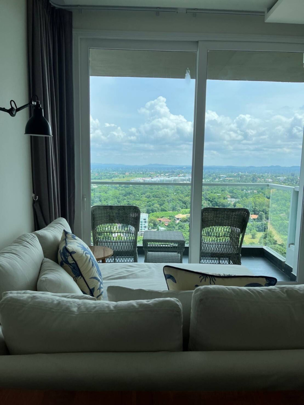 ขายคอนโดพัทยา บางแสน ชลบุรี สัตหีบ : 1 ห้องนอน ที่ Del Mare Bangsaray Beachfront, Contact 062-496-6454